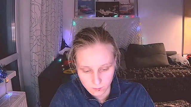 Snapshot of KatiKate chatting on January 6, 2025, 9:43 pm KatiKate online show from January 6, 2025, 9:43 pm