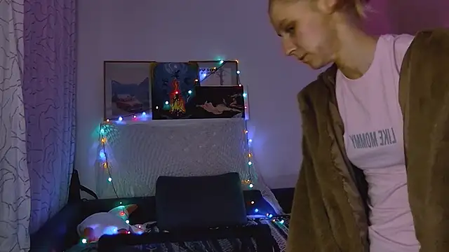 Snapshot of KatiKate chatting on January 30, 2025, 9:25 pm KatiKate online show from January 30, 2025, 9:25 pm