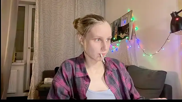 Snapshot of KatiKate chatting on February 10, 2025, 12:08 am KatiKate online show from February 10, 2025, 12:08 am