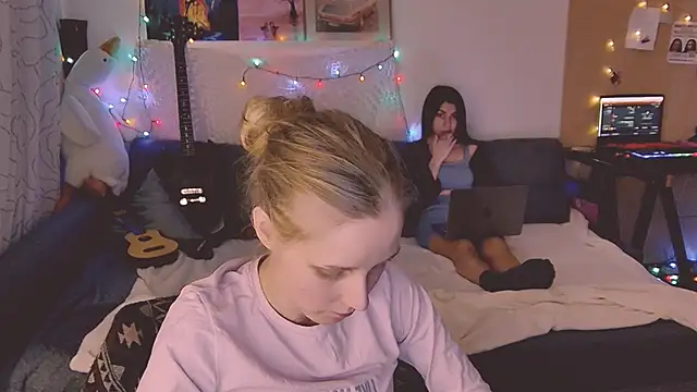 Snapshot of KatiKate chatting on February 25, 2025, 11:22 pm KatiKate online show from February 25, 2025, 11:22 pm