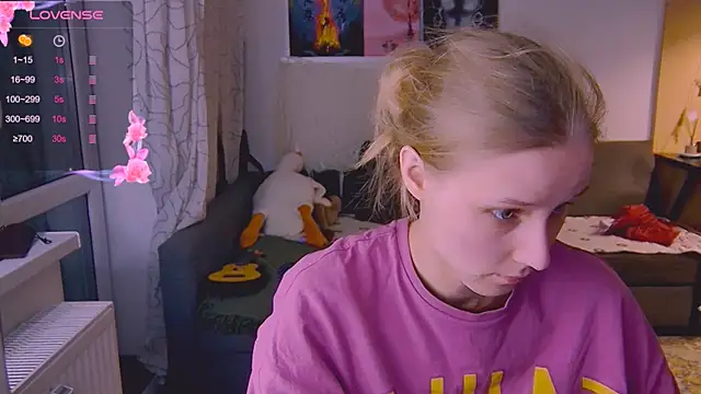 Snapshot of KatiKate chatting on March 21, 2025, 6:18 pm KatiKate online show from March 21, 2025, 6:18 pm