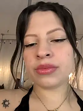 Snapshot of ShyVibes_ chatting on January 18, 2025, 3:59 pm ShyVibes online show from January 18, 2025, 3:59 pm