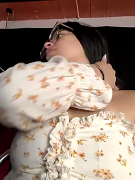 Snapshot of ShyVibes_ chatting on February 1, 2025, 7:13 pm ShyVibes online show from February 1, 2025, 7:13 pm