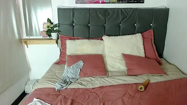 Snapshot of ShyVibes_ chatting on March 6, 2025, 7:21 pm ShyVibes online show from March 6, 2025, 7:21 pm