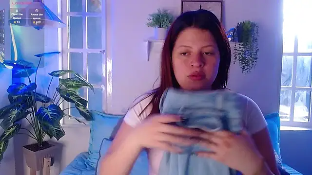 Snapshot of ShyVibes_ chatting on September 19, 2025, 7:36 pm ShyVibes online show from September 19, 2025, 7:36 pm