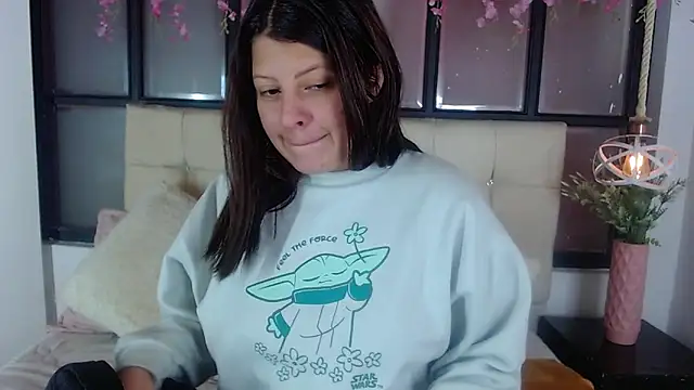 Snapshot of ShyVibes_ chatting on November 8, 2025, 7:34 pm ShyVibes online show from November 8, 2025, 7:34 pm