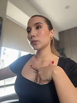 SophieRaily  online show from January 14, 2026, 8:58 pm