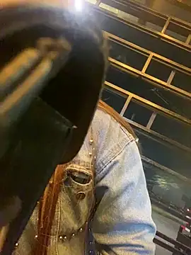 Snapshot of girl_anni chatting on February 4, 2025, 11:49 pm girl anni online show from February 4, 2025, 11:49 pm