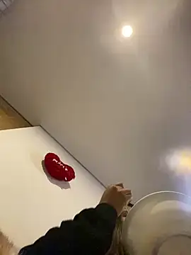 Snapshot of girl_anni chatting on February 6, 2025, 1:49 am girl anni online show from February 6, 2025, 1:49 am