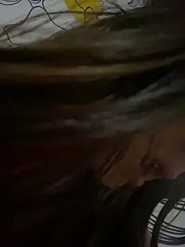 Snapshot of girl_anni chatting on February 7, 2025, 1:25 am girl anni online show from February 7, 2025, 1:25 am