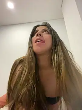 Snapshot of girl_anni chatting on February 7, 2025, 4:27 am girl anni online show from February 7, 2025, 4:27 am