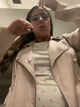 Snapshot of girl_anni chatting on February 11, 2025, 8:42 pm girl anni online show from February 11, 2025, 8:42 pm