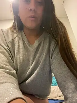 Snapshot of girl_anni chatting on February 19, 2025, 6:33 am girl anni online show from February 19, 2025, 6:33 am