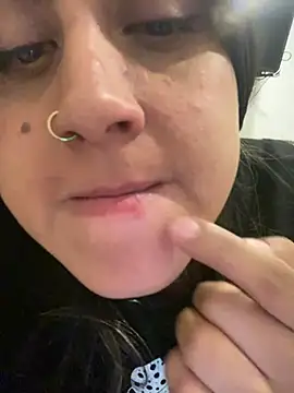 Snapshot of girl_anni chatting on February 20, 2025, 3:34 am girl anni online show from February 20, 2025, 3:34 am