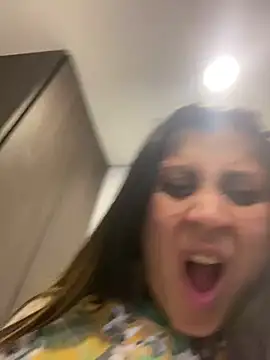 Snapshot of girl_anni chatting on March 7, 2025, 11:27 pm girl anni online show from March 7, 2025, 11:27 pm