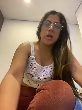 Snapshot of girl_anni chatting on March 10, 2025, 1:12 am girl anni online show from March 10, 2025, 1:12 am