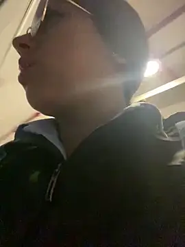 Snapshot of girl_anni chatting on March 11, 2025, 1:05 am girl anni online show from March 11, 2025, 1:05 am