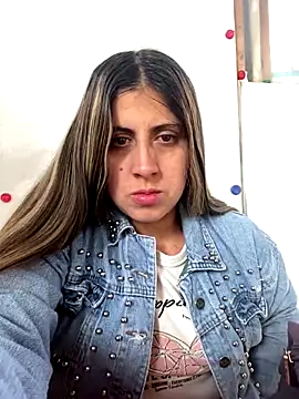 Snapshot of girl_anni chatting on October 1, 2025, 12:11 pm girl anni online show from October 1, 2025, 12:11 pm