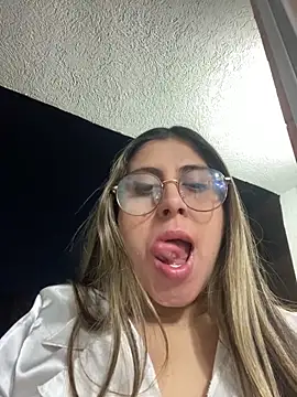 Snapshot of girl_anni chatting on October 7, 2025, 11:13 pm girl anni online show from October 7, 2025, 11:13 pm