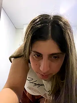 Snapshot of girl_anni chatting on October 10, 2025, 3:22 pm girl anni online show from October 10, 2025, 3:22 pm