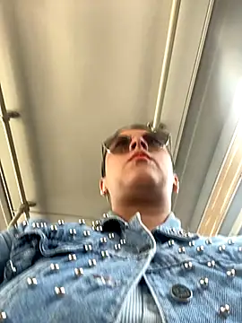 Snapshot of girl_anni chatting on October 23, 2025, 5:44 pm girl anni online show from October 23, 2025, 5:44 pm