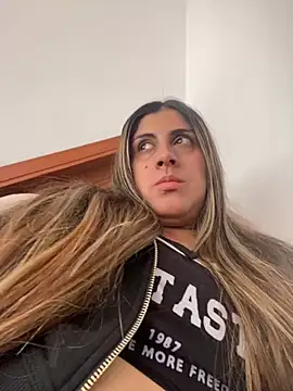 Snapshot of girl_anni chatting on November 6, 2025, 6:53 pm girl anni online show from November 6, 2025, 6:53 pm