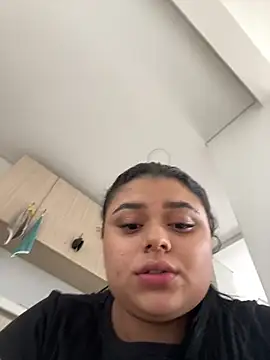 alissonfernandez  online show from December 29, 2024, 6:27 pm