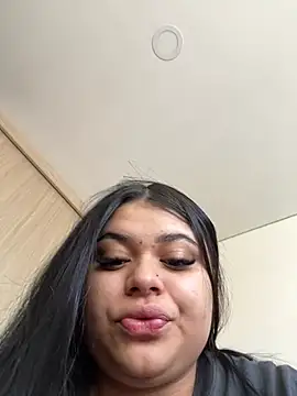 alissonfernandez  online show from January 13, 2025, 12:56 pm