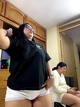 alissonfernandez  online show from October 16, 2025, 11:22 am