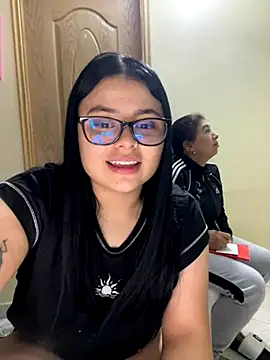 alissonfernandez  online show from November 17, 2025, 11:43 pm