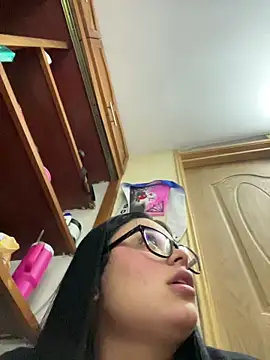 alissonfernandez  online show from February 6, 2026, 9:07 pm