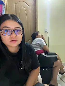 alissonfernandez  online show from February 16, 2026, 10:44 am