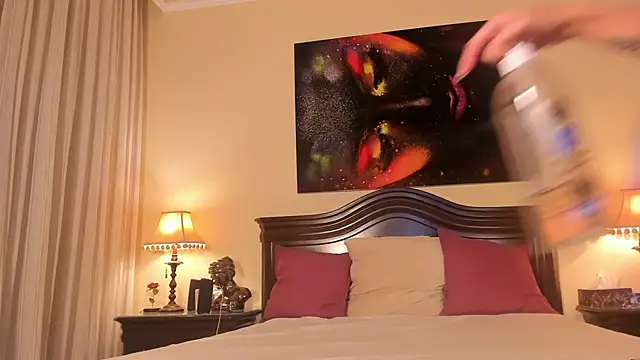 LunaMystyque online show from March 19, 2026, 4:11 pm