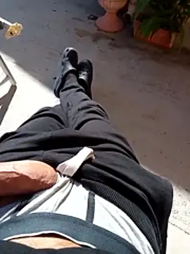 Snapshot of MrTamburine22 chatting on October 24, 2025, 12:23 pm MrTamburine22 online show from October 24, 2025, 12:23 pm