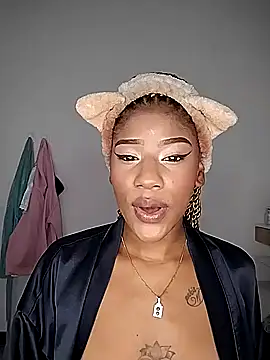 Sara Lewwis online show from October 13, 2025, 10:48 am