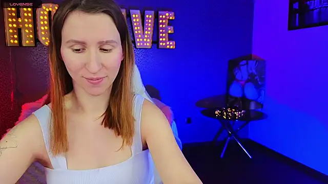 Snapshot of AliceBYKiss chatting on December 20, 2024, 12:27 pm AliceBYKiss online show from December 20, 2024, 12:27 pm