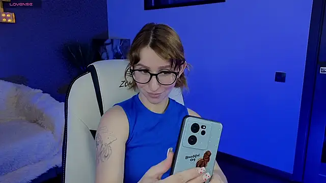 Snapshot of AliceBYKiss chatting on March 14, 2025, 12:29 pm AliceBYKiss online show from March 14, 2025, 12:29 pm