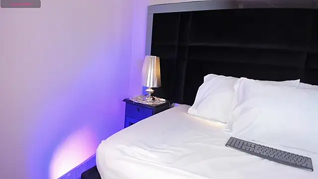 MelodyRey  online show from October 31, 2025, 10:55 pm