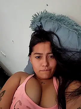 Snapshot of Val_clarck chatting on December 5, 2024, 2:44 pm Val clarck online show from December 5, 2024, 2:44 pm