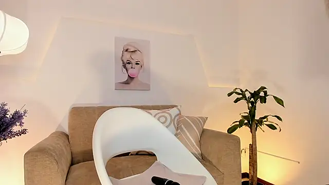 Catvalentine  online show from February 21, 2026, 8:48 am