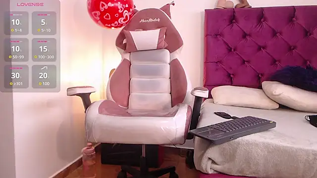 NAOMI WINDSOR online show from February 17, 2025, 6:59 pm