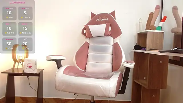 NAOMI WINDSOR online show from February 28, 2025, 9:44 pm