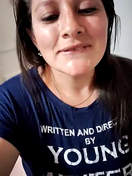 Snapshot of Neve_Collins chatting on December 6, 2024, 3:30 am Neve Collins online show from December 6, 2024, 3:30 am
