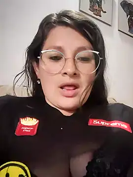 Snapshot of Neve_Collins chatting on December 14, 2024, 4:12 am Neve Collins online show from December 14, 2024, 4:12 am
