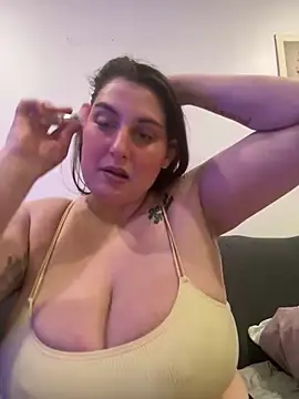 delinadelray online show from March 8, 2025, 11:28 pm