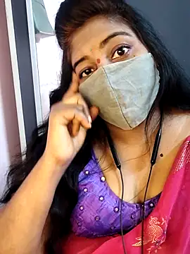 Snapshot of RomeoJuliet345 chatting on February 4, 2026, 12:44 pm RomeoJuliet345 online show from February 4, 2026, 12:44 pm