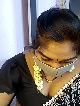 Snapshot of RomeoJuliet345 chatting on February 28, 2026, 4:41 pm RomeoJuliet345 online show from February 28, 2026, 4:41 pm