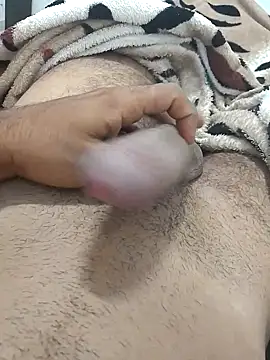 Snapshot of Leleko1997 chatting on October 20, 2025, 5:02 pm Leleko1997 online show from October 20, 2025, 5:02 pm