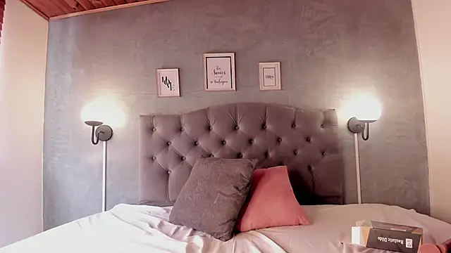 Snapshot of MeridaLane chatting on February 18, 2025, 3:54 pm MeridaLane online show from February 18, 2025, 3:54 pm