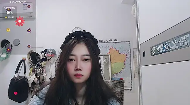 Cherie-xinxin01 online show from December 8, 2024, 7:26 am